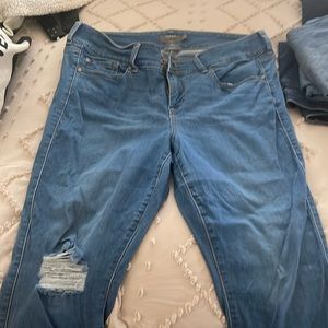 Torrid jeans with ripped knee 🔥